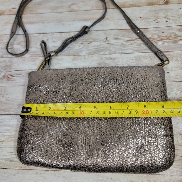 Madewell The Puff Crossbody In Bronze Lamb Leather - Picture 4 of 11
